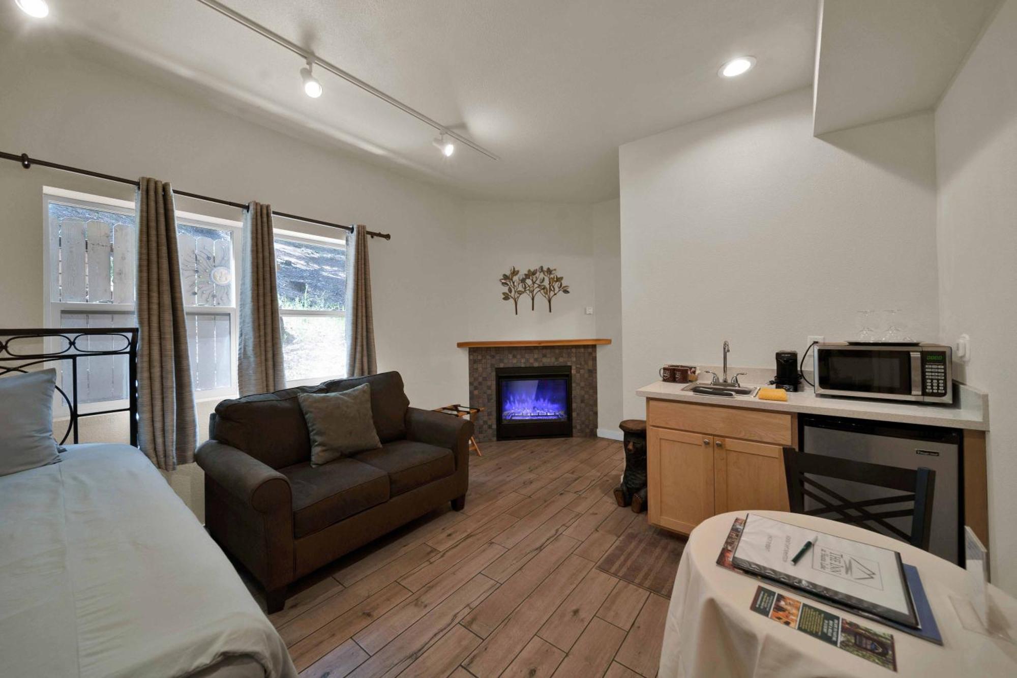 The Inn at Shasta Lake Lakehead Bagian luar foto
