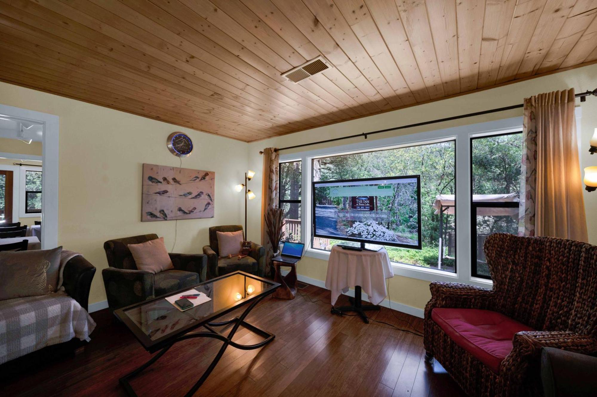The Inn at Shasta Lake Lakehead Bagian luar foto